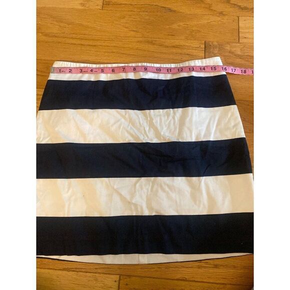 Vineyard Vines women's Navy & White Striped Mini Skirt With Back Zipper size 6 - Picture 5 of 7